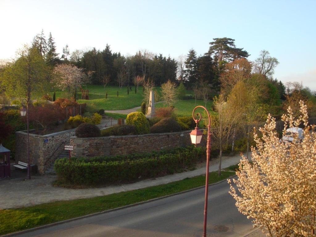 Auberge Du Chateau Châteauneuf-dʼIlle-et-Vilaine 외부 사진